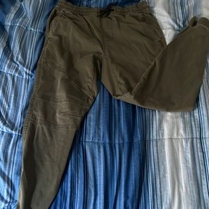 Hollister Skinny joggers, Beautiful army green color, great streetwear piece! :)